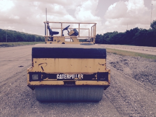 รถบด เบรคดาว์ CAT CB534B #4JL00172 2005yr รถเก่านอก กำลังนำเข้ามาไทยค่ะ สนใจ ติดต่อ ใหม่ 061-4194022 รถบด เบรคดาว์ CAT CB534B #4JL00172 2005yr รถเก่านอก กำลังนำเข้ามาไทยค่ะ สนใจ ติดต่อ ใหม่ 061-4194022