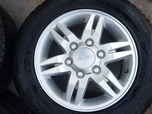 ขายล้อISUZU Hilander 16 ยาง215/65/16 ปี 3714   4 ล้อ