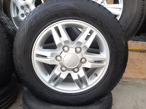 ขายล้อISUZU Hilander 16 ยาง215/65/16 ปี 3714   4 ล้อ