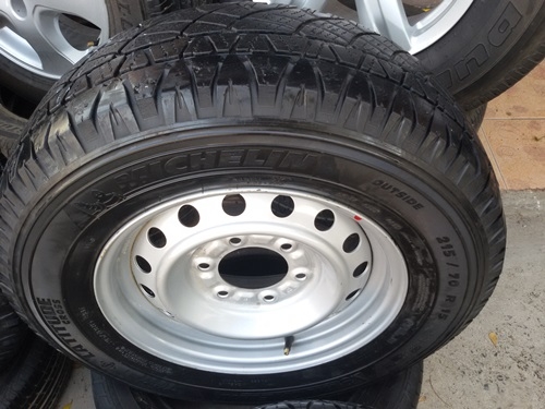 ขายล้อกะทะ15 6รู ยาง215/70/15 ปี 11  4 ล้อ 4000