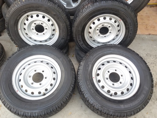 ขายล้อกะทะ15 6รู ยาง215/70/15 ปี 11  4 ล้อ 4000