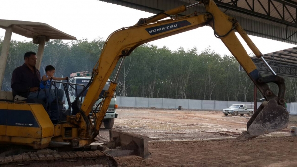 20-6 โคมัสสุ พร้อมใช้งาน