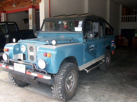 ขายแลนโรเวอร์ สภาพสวยพร้อมใช้งาน ทะเบียนไม่ขาดเอกสารพร้อมโอน