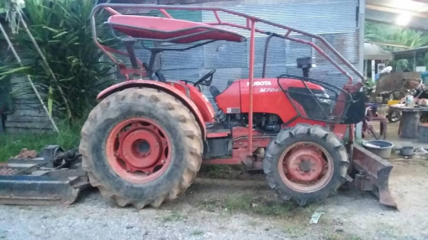 รถไถ KUBOTA 7040  ,  2 เพลา.     สนใจติดต่อ  081 - 6079515
