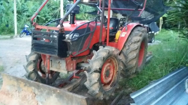 รถไถ KUBOTA 7040  ,  2 เพลา.     สนใจติดต่อ  081 - 6079515