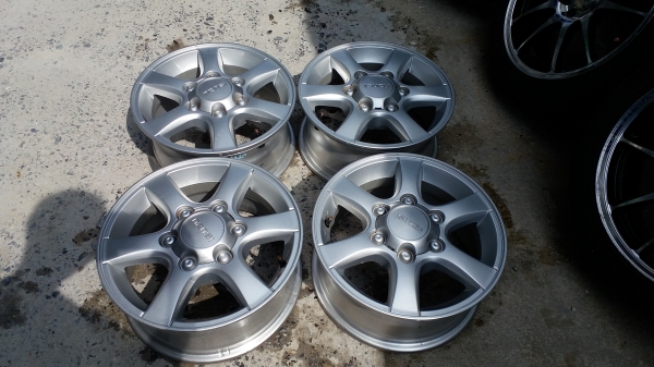 ล้อ isuzu ขอบ 15 6รู ชุดล่ะ 6500