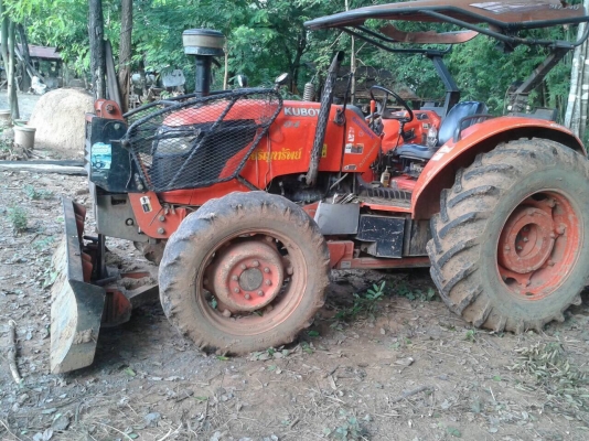 ขายรถไถ KUBOTA M7040 ปี 53 อุปกรณ์มีผานดันหน้า ผาน 6 และผาน 3 เล่มทะเบียนครบ