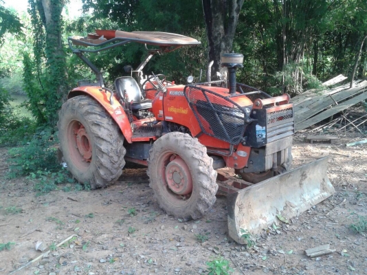 ขายรถไถ KUBOTA M7040 ปี 53 อุปกรณ์มีผานดันหน้า ผาน 6 และผาน 3 เล่มทะเบียนครบ
