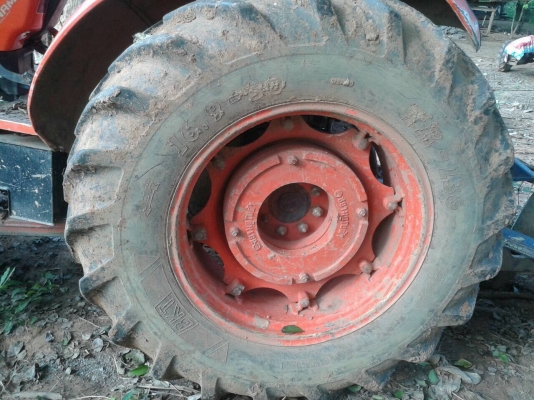 ขายรถไถ KUBOTA M7040 ปี 53 อุปกรณ์มีผานดันหน้า ผาน 6 และผาน 3 เล่มทะเบียนครบ