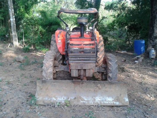 ขายรถไถ KUBOTA M7040 ปี 53 อุปกรณ์มีผานดันหน้า ผาน 6 และผาน 3 เล่มทะเบียนครบ