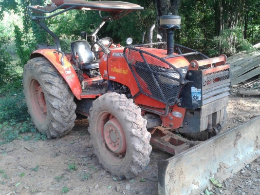 ขายรถไถ KUBOTA M7040 ปี 53 อุปกรณ์มีผานดันหน้า ผาน 6 และผาน 3 เล่มทะเบียนครบ