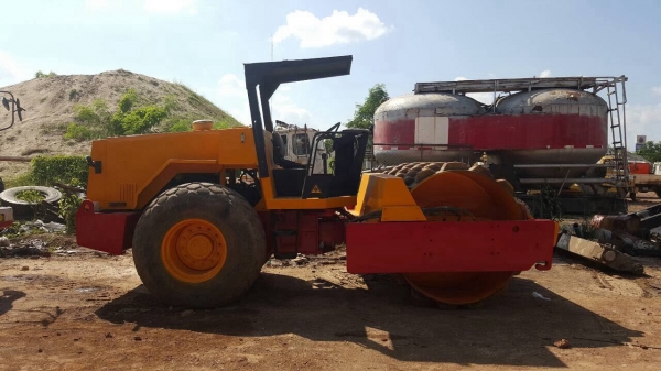 ขายรถบดสั่นสะเทือน ล้อหนาม DYNAPAC 4X4 เอกสารเล่มทะเบียนครบ ราคาต่อรองได้ ขายรถบดสั่นสะเทือน ล้อหนาม DYNAPAC 4X4 เอกสารเล่มทะเบียนครบ ราคาต่อรองได้