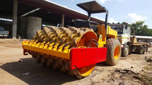 ขายรถบดสั่นสะเทือน ล้อหนาม DYNAPAC 4X4 เอกสารเล่มทะเบียนครบ ราคาต่อรองได้