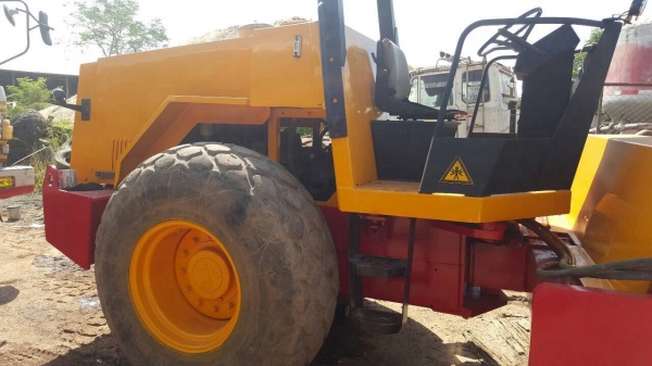 ขายรถบดสั่นสะเทือน ล้อหนาม DYNAPAC 4X4 เอกสารเล่มทะเบียนครบ ราคาต่อรองได้ ขายรถบดสั่นสะเทือน ล้อหนาม DYNAPAC 4X4 เอกสารเล่มทะเบียนครบ ราคาต่อรองได้