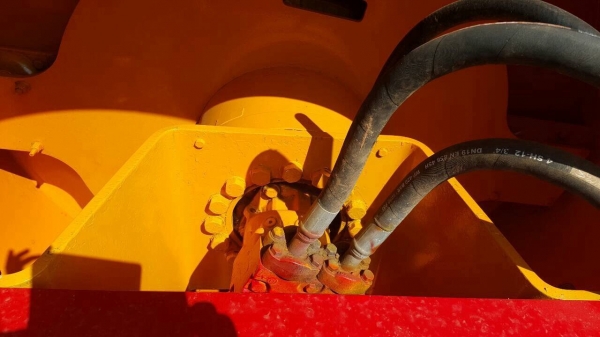 ขายรถบดสั่นสะเทือน ล้อหนาม DYNAPAC 4X4 เอกสารเล่มทะเบียนครบ ราคาต่อรองได้ ขายรถบดสั่นสะเทือน ล้อหนาม DYNAPAC 4X4 เอกสารเล่มทะเบียนครบ ราคาต่อรองได้