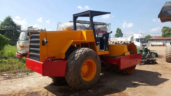 ขายรถบดสั่นสะเทือน ล้อหนาม DYNAPAC 4X4 เอกสารเล่มทะเบียนครบ ราคาต่อรองได้ ขายรถบดสั่นสะเทือน ล้อหนาม DYNAPAC 4X4 เอกสารเล่มทะเบียนครบ ราคาต่อรองได้