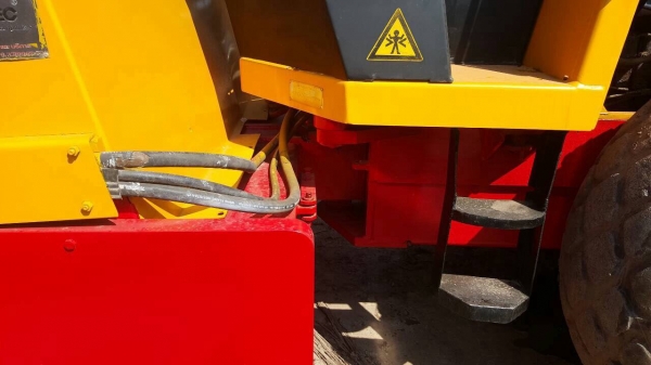 ขายรถบดสั่นสะเทือน ล้อหนาม DYNAPAC 4X4 เอกสารเล่มทะเบียนครบ ราคาต่อรองได้ ขายรถบดสั่นสะเทือน ล้อหนาม DYNAPAC 4X4 เอกสารเล่มทะเบียนครบ ราคาต่อรองได้