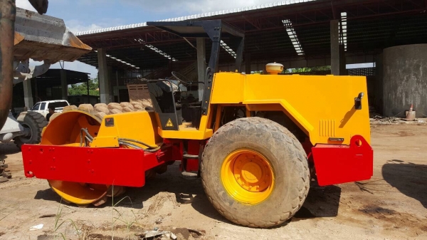 ขายรถบดสั่นสะเทือน ล้อหนาม DYNAPAC 4X4 เอกสารเล่มทะเบียนครบ ราคาต่อรองได้ ขายรถบดสั่นสะเทือน ล้อหนาม DYNAPAC 4X4 เอกสารเล่มทะเบียนครบ ราคาต่อรองได้