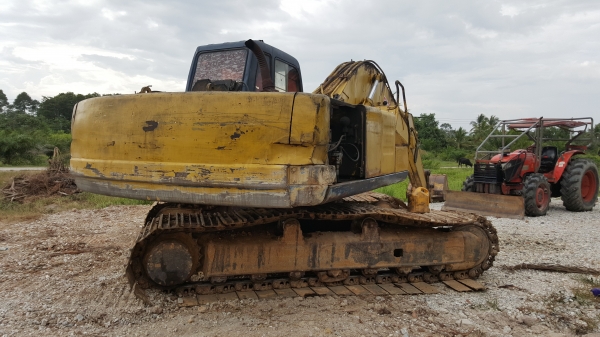 KOBELCO 200//3 รถพร้อมใช้ตามสภาพรถทำงานเร็ว KOBELCO 200//3 รถพร้อมใช้ตามสภาพรถทำงานเร็ว