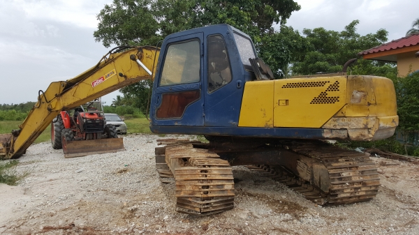 KOBELCO 200//3 รถพร้อมใช้ตามสภาพรถทำงานเร็ว