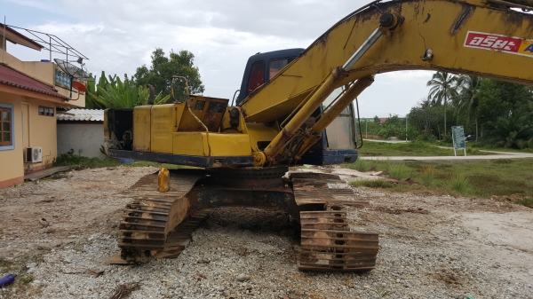 KOBELCO 200//3 รถพร้อมใช้ตามสภาพรถทำงานเร็ว KOBELCO 200//3 รถพร้อมใช้ตามสภาพรถทำงานเร็ว