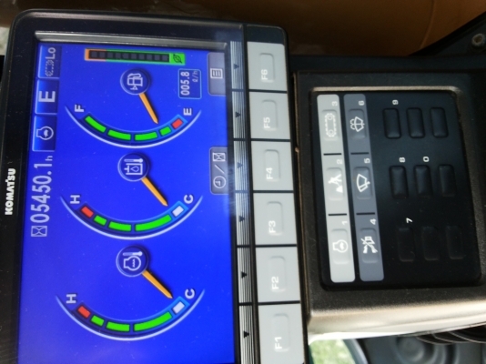 ขายKOMATSU  PC200-8MO