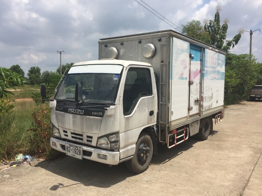 6ล้อตู้แห้ง130แรงIsuzu NKR71LY52EU5-71037181...รถปี50ห้างแท้สภาพดี....