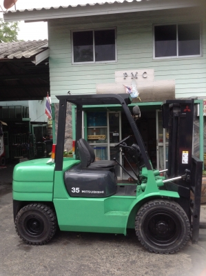 +++ ขายโฟล์คลิฟท์  MITSUBISHI  FD35  ขนาด  3.5  ตัน  เครื่องยนต์ดีเซล  เสา  3  เมตร   เกียร์ธรรมดา  งา 1,070  มม.  ยางตัน