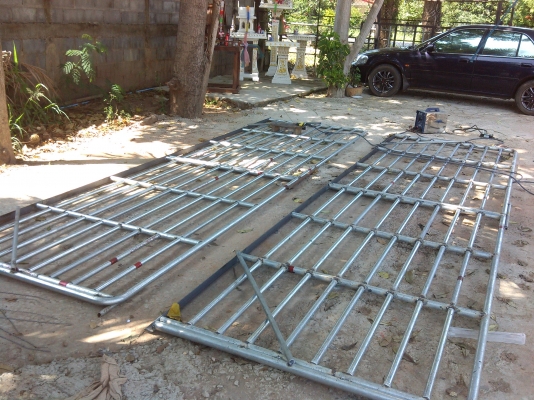 NPR130 แรงรถปี 50 รถสวยพร้อมใช้งาน เครื่องดี คัสชีงาม พร้อมคอกเหล็กต่อใหม่ ยาว 5 เมตร  เอกสารเล่มทะเบียนพร้อมโอน ราคา 650,000 ต่อรอง