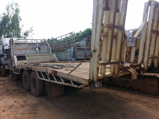 ขายเทรลเลอร์หัวยาว เครื่อง165แรง ช่วงล่างใหญ่FUSO มีบันไดไฮดรอลิกขึ้นรถเกี่ยว สภาพพร้อมใช้งาน เอกสารพร้อมโอน สนใจโทร 090-8588220คุณนะ 093-3258446คุณบิว หรือเข้าดูสินค้าอื่นๆได้ที่ www.truck.in.th/498 หรือเพจFacebook ณรงค์ ซื้อขายรถมือสอง (เว็บไซต์ส่วนตัว)