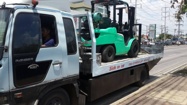 บริการขนย้ายรถโฟล์คลิฟท์ราคาเป็นกันเองจร้า !!!