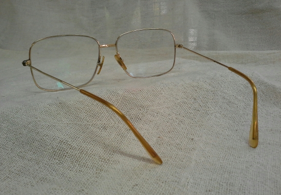 แว่นสายตายาวโกลด์ฟิลด์ในตำนาน MOREL made in France