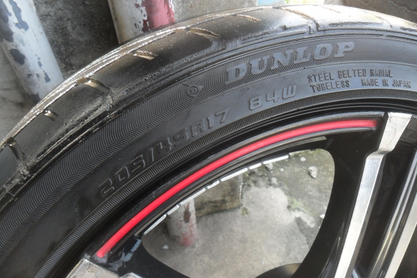 ล้อแม็ก 17นิ้ว 4รู100 พร้อมยาง สวยๆ 4 ล้อ ราคา 6400 บาท