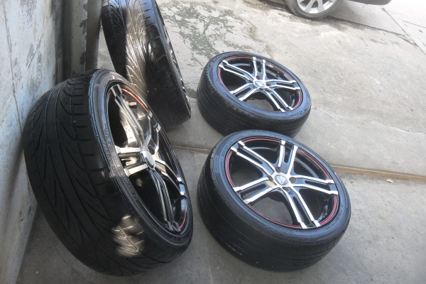 ล้อแม็ก 17นิ้ว 4รู100 พร้อมยาง สวยๆ 4 ล้อ ราคา 6400 บาท