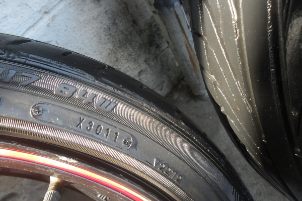 ล้อแม็ก 17นิ้ว 4รู100 พร้อมยาง สวยๆ 4 ล้อ ราคา 6400 บาท