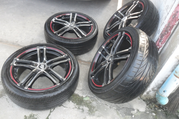 ล้อแม็ก 17นิ้ว 4รู100 พร้อมยาง สวยๆ 4 ล้อ ราคา 6400 บาท