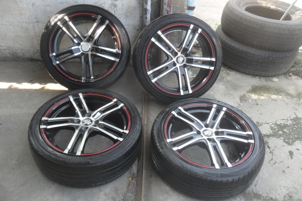 ล้อแม็ก 17นิ้ว 4รู100 พร้อมยาง สวยๆ 4 ล้อ ราคา 6400 บาท
