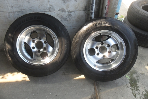 ล้อแม็ก 15นิ้ว 6รู พร้อมยาง สวยๆ 1คู่ ราคา 2700 บาท