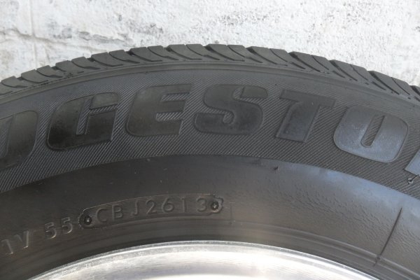 ล้อแม็ก 15นิ้ว 6รู พร้อมยาง สวยๆ 1คู่ ราคา 2700 บาท