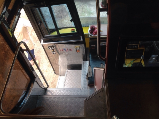 ขายรถบัสพัดลมทรงสามเสา 12 เมตร รับส่งพนักงานพร้อมใช้