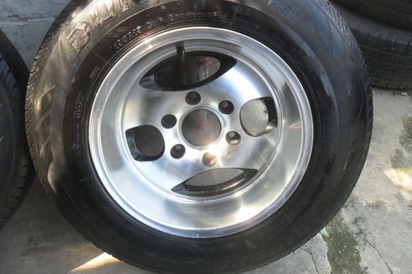 ล้อแม็ก 15นิ้ว 6รู พร้อมยาง สวยๆ 1 คู่ ราคา 2700 บาท ล้อแม็ก 15นิ้ว 6รู พร้อมยาง สวยๆ 1 คู่ ราคา 2700 บาท