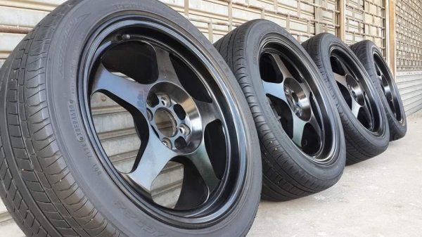 Spoon ขอบ 16 4รู100 แถมยางดอกสวยๆพร้อมใช้งาน