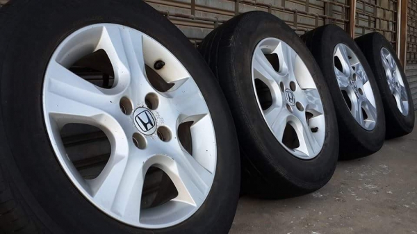 ล้อเดิม Honda 4รู100 แถมยาง Bridgestone พร้อมใช้งาน