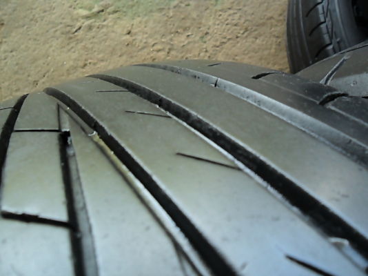 ยางขอบ15  กู๊ดเยียร์195-65-R15ลงพื้นปลายปี13(4เส้น2,400บ)