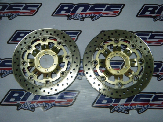 !!! มากันอีกแล้ว !!!จานเบรคหน้า NSR 250 SE MC28 คีย์การ์ด สภาพสวยๆ สีเดิมโรงงาน