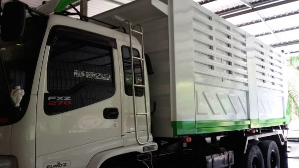 รถอีซูซุ 10 ล้อดั้ม FXZ 200 แรงม้า. ปี 50  ( รถวิ่ง 15x,xxx กม. )      สนใจติดต่อ   081 - 6079515