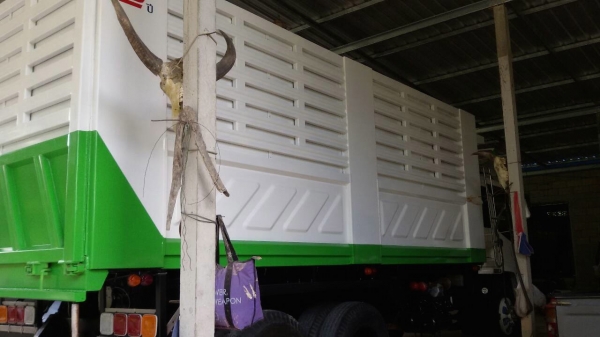 รถอีซูซุ 10 ล้อดั้ม FXZ 200 แรงม้า. ปี 50  ( รถวิ่ง 15x,xxx กม. )      สนใจติดต่อ   081 - 6079515