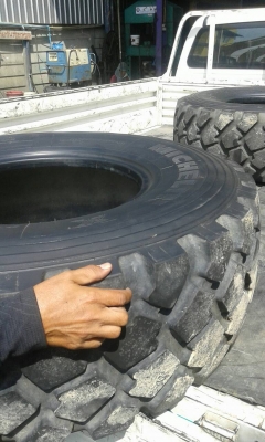 ยางรถตัก(ยาง\%) 365/80R20 สภาพสวยครับ ยางรถตัก(ยาง\%) 365/80R20 สภาพสวยครับ