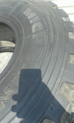 ยางรถตัก(ยาง\%) 365/80R20 สภาพสวยครับ ยางรถตัก(ยาง\%) 365/80R20 สภาพสวยครับ