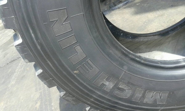 ยางรถตัก(ยาง\%) 365/80R20 สภาพสวยครับ ยางรถตัก(ยาง\%) 365/80R20 สภาพสวยครับ